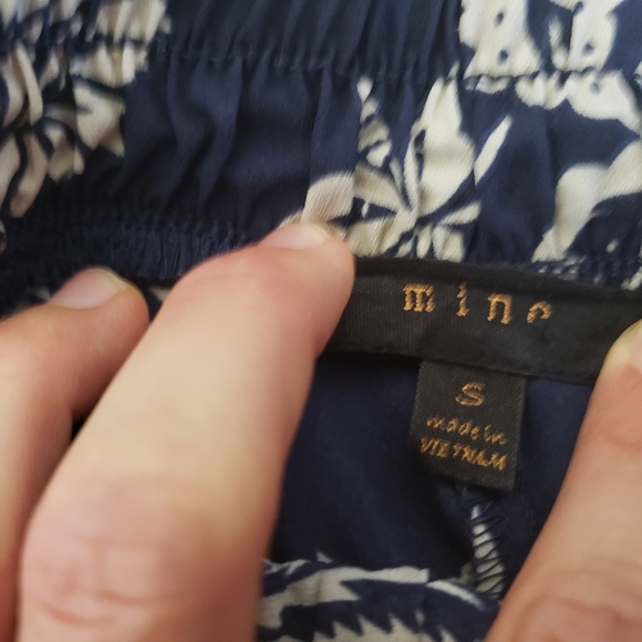 Mine blue and white floral shorts size Small - Picture 5 of 5